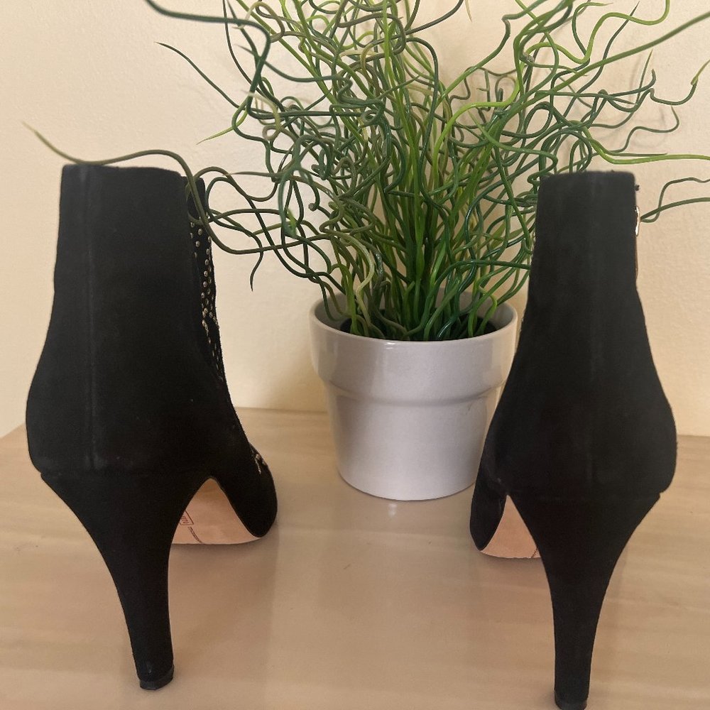 VINCE CAMUTO BOOTIES - Picture 4 of 6